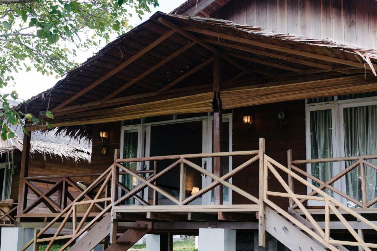 Batu Rundung Surf Resort Naibos Exterior foto